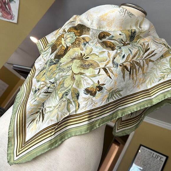 VTG 50s 60s Large 100% Silk Retro Muted Toned Floral Scarf Cream Sage Green 33” - Picture 6 of 11